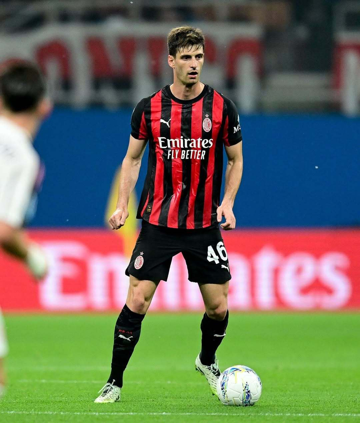 星空体育在线官网-加比亚发文支持米兰，配文Forza Milan Sempre|AC米兰_新浪体育_新浪新闻